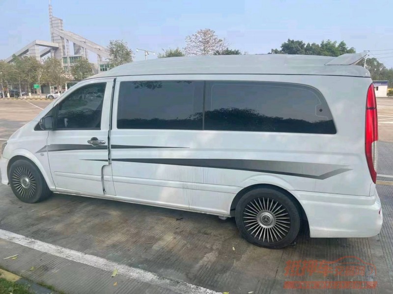 重庆15年奔驰威霆8