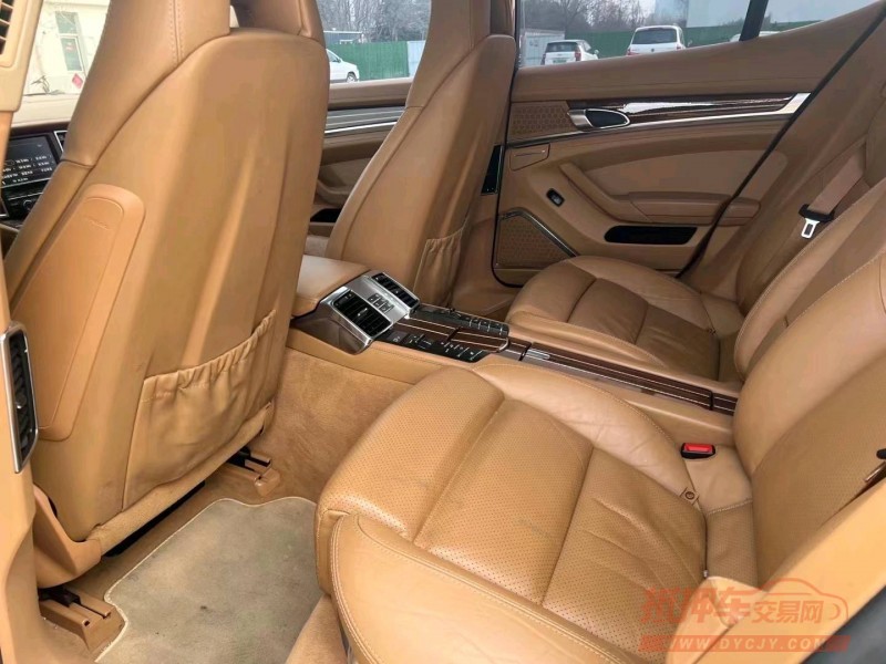 济宁11年保时捷帕拉梅拉6