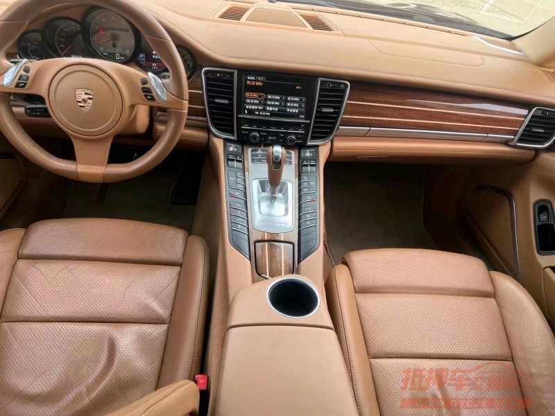 济宁11年保时捷帕拉梅拉7