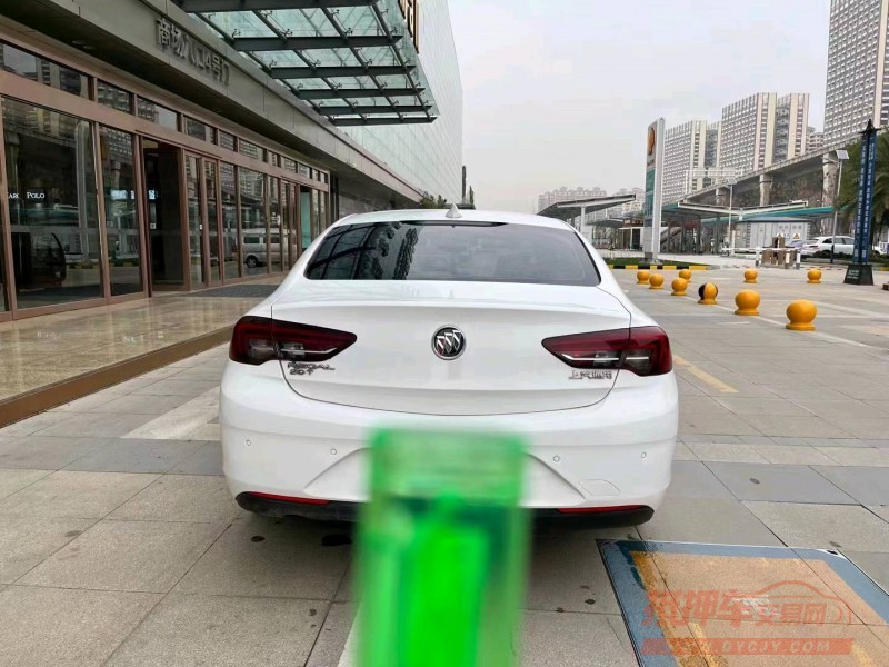 北京18年别克君威4