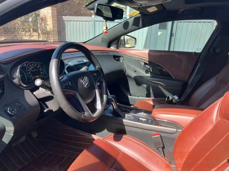 邢台15年别克君越5