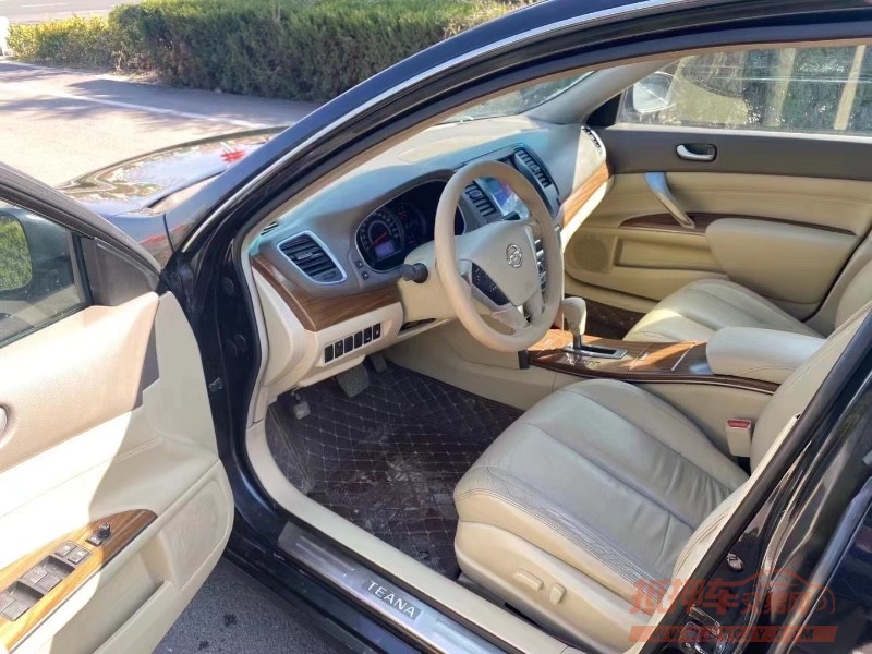 青岛12年日产天籁4