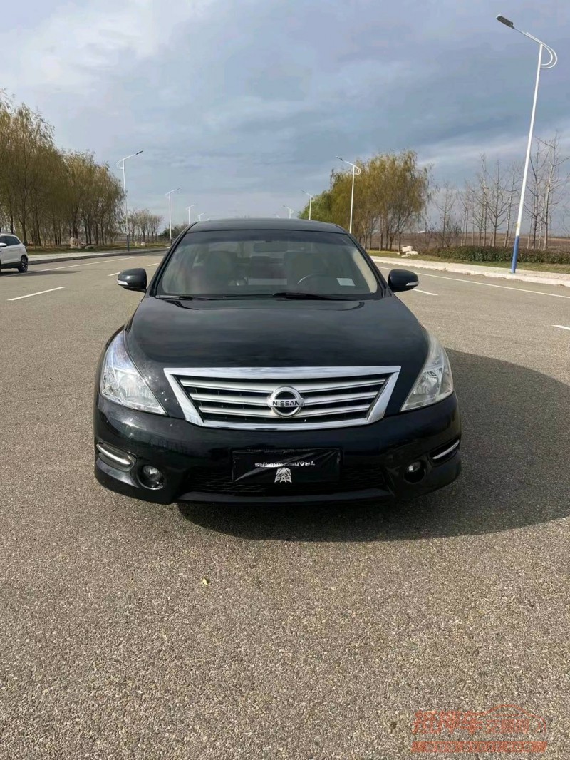 济宁12年日产天籁1