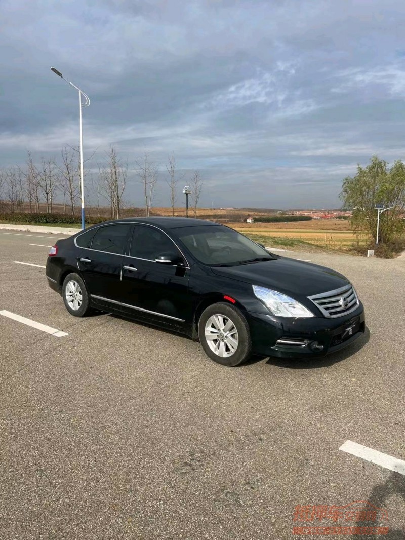 济宁12年日产天籁2