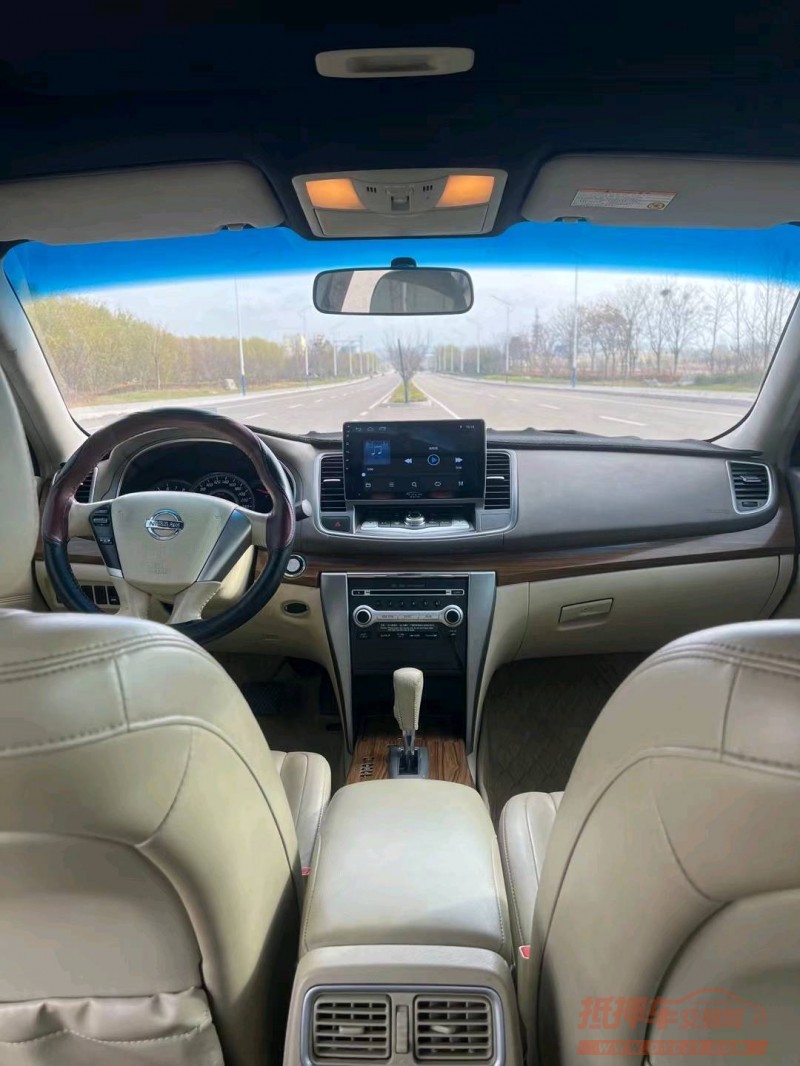 济宁12年日产天籁4