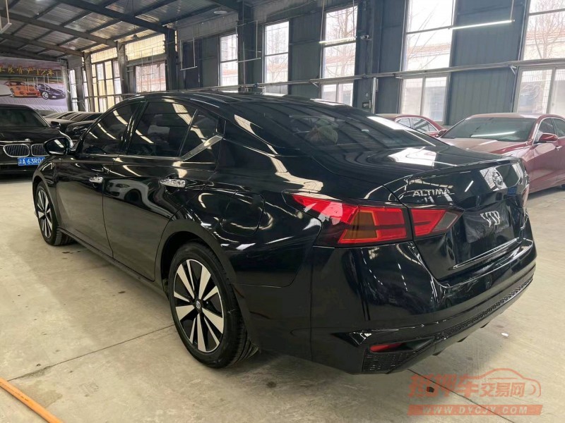 济宁19年日产天籁8