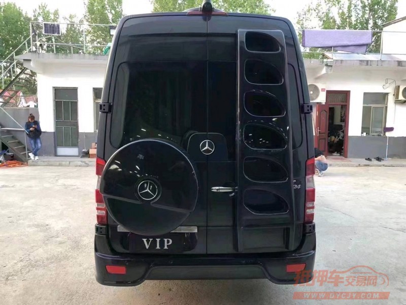 济宁14年奔驰斯宾特1