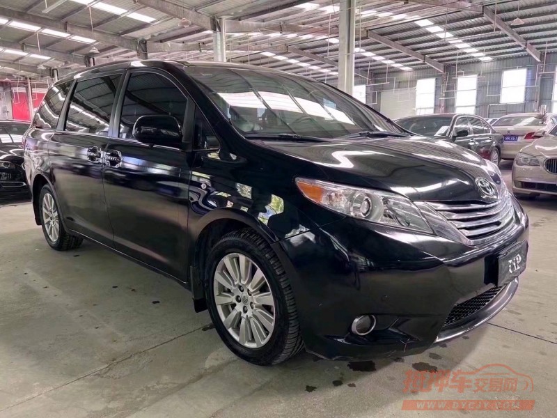 济宁17年丰田塞纳2