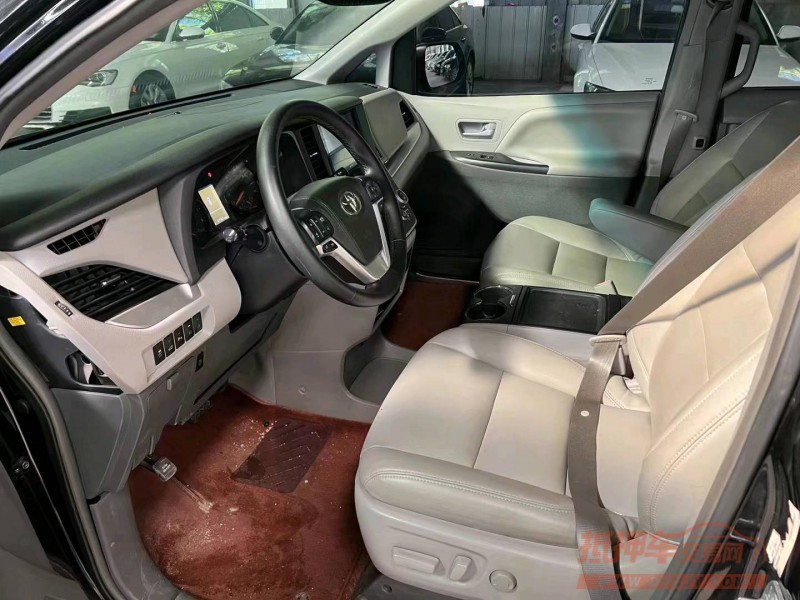 济宁17年丰田塞纳5