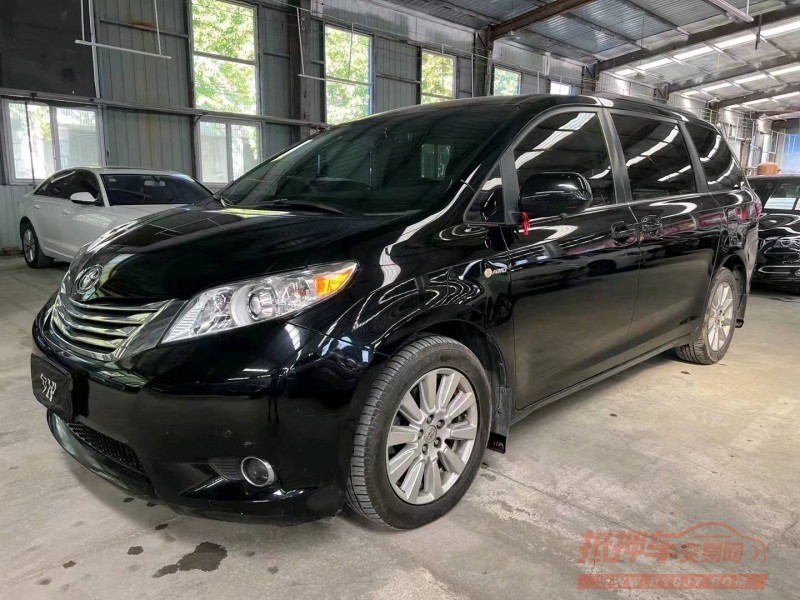 济宁17年丰田塞纳3