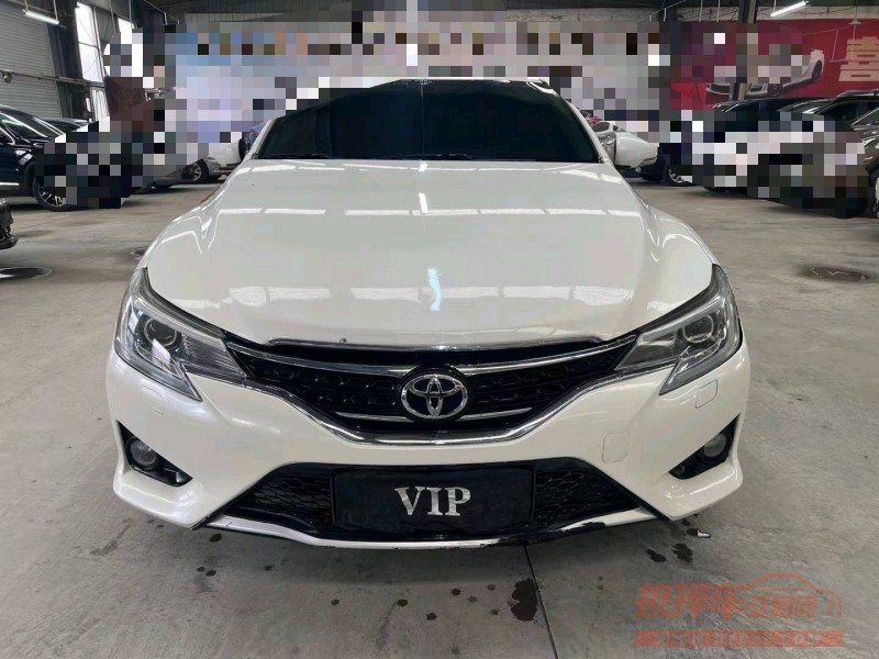 济宁11年丰田锐志1