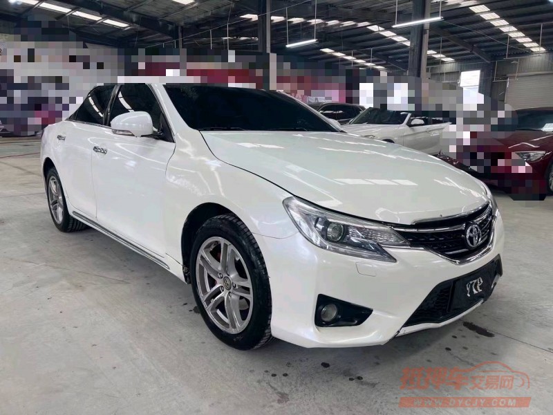 济宁11年丰田锐志2