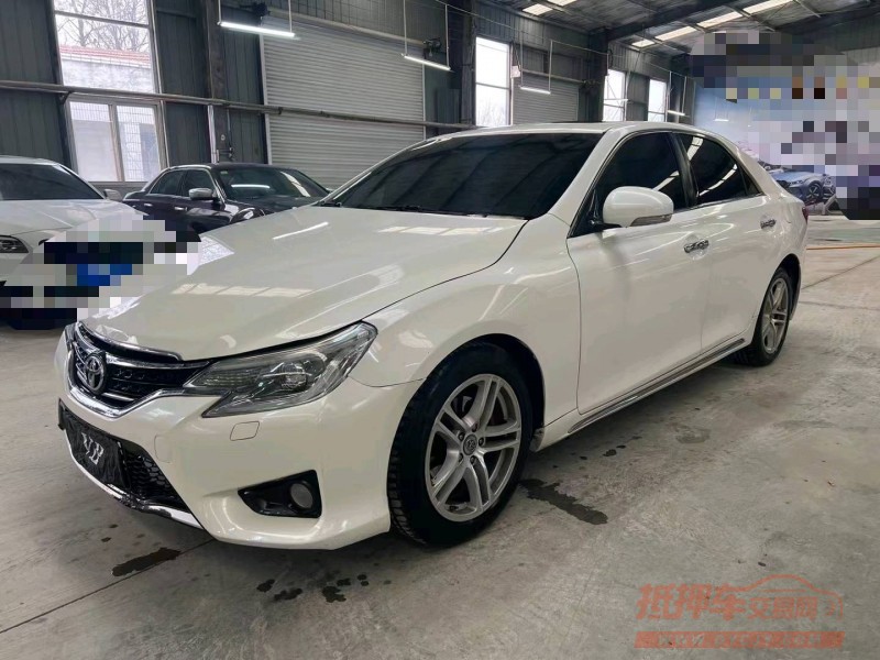 济宁11年丰田锐志3