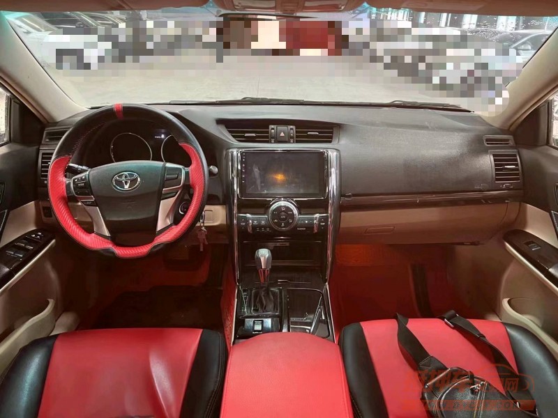 济宁11年丰田锐志4