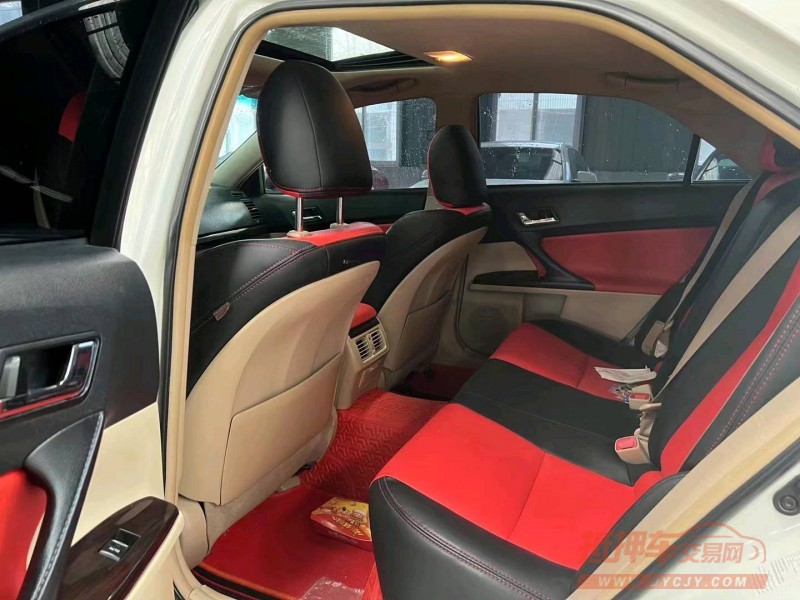 济宁11年丰田锐志6