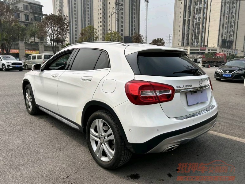 重庆16年奔驰GLA8