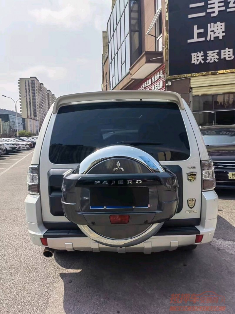 重庆18年三菱帕杰罗9