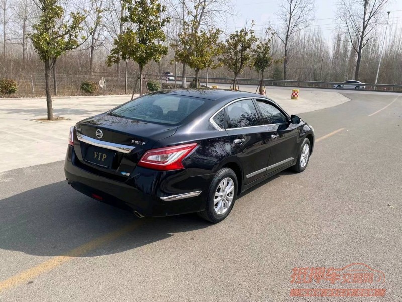 济宁14年日产天籁5