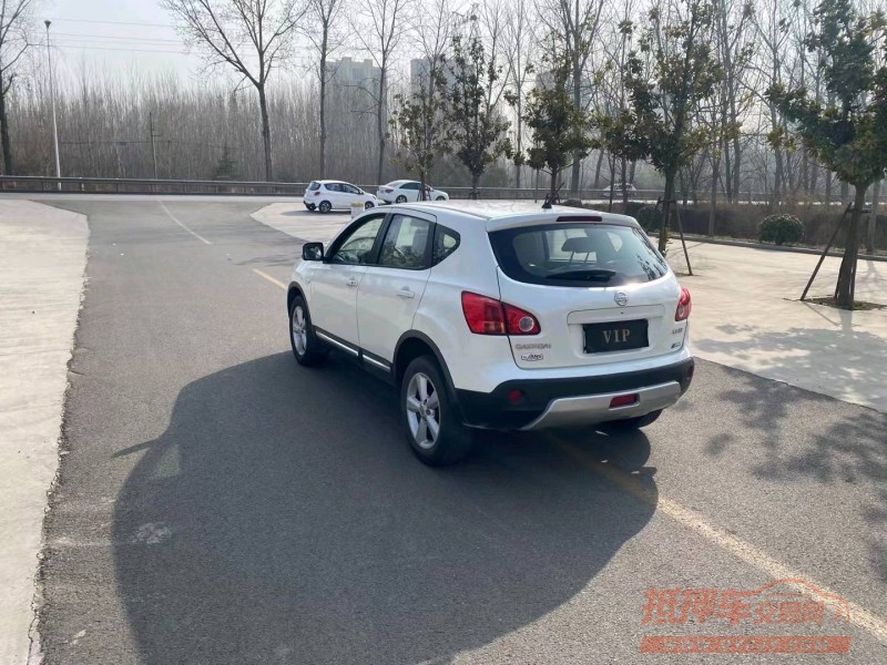 济宁13年日产逍客4