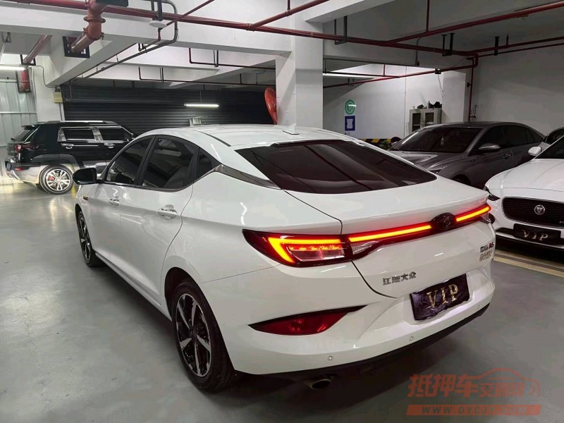 成都22年江淮思皓7