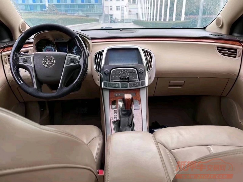 枣庄10年别克君越5