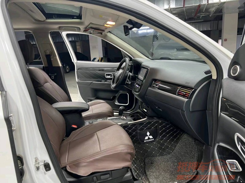 成都20年三菱欧蓝德6