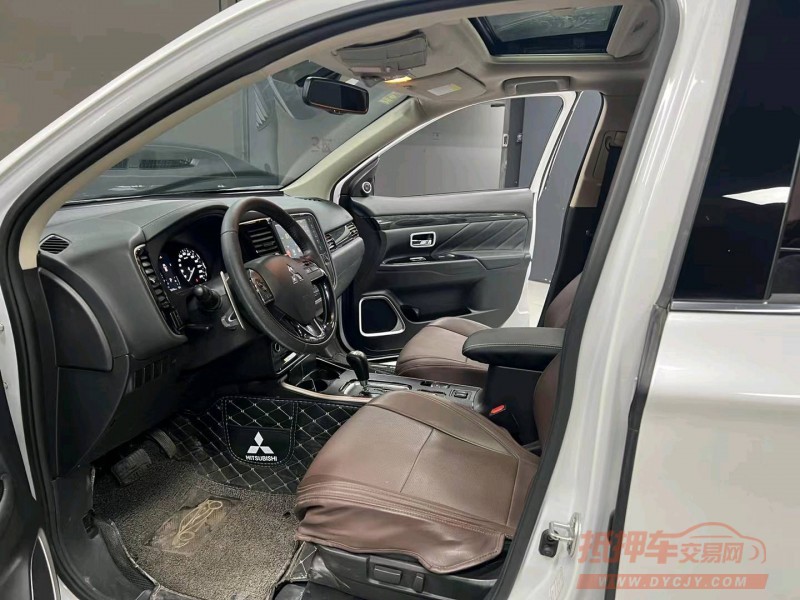 成都20年三菱欧蓝德7
