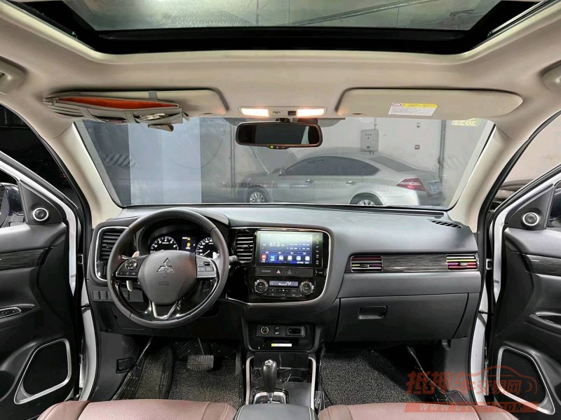 成都20年三菱欧蓝德4