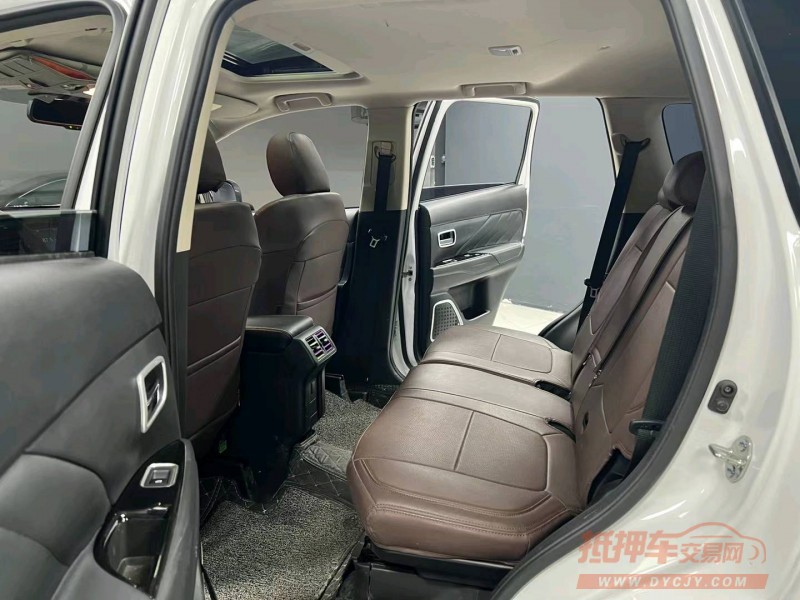 成都20年三菱欧蓝德5