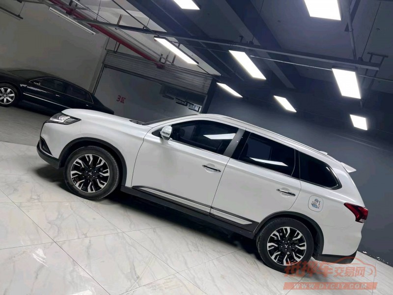 成都20年三菱欧蓝德2