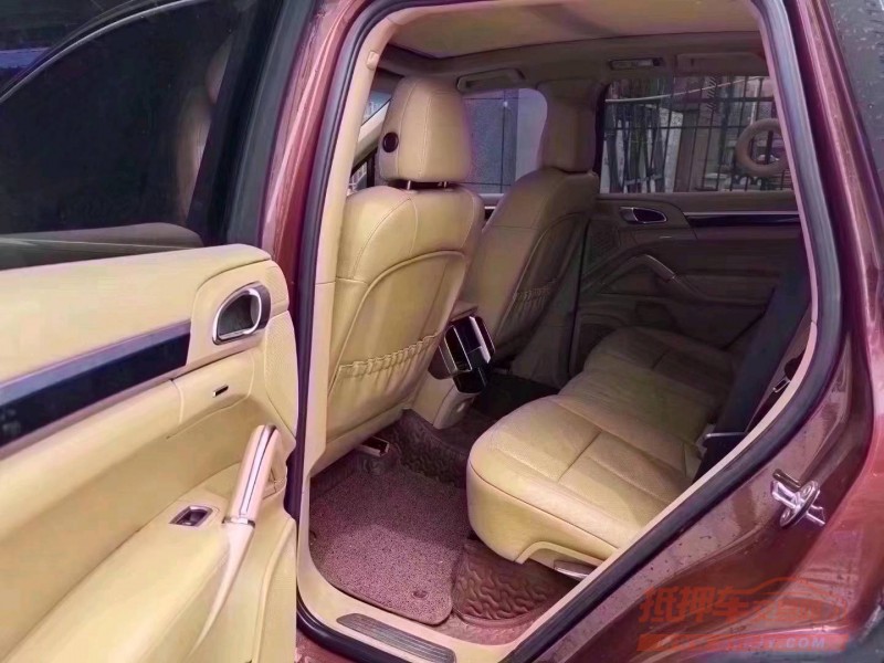 北京13年保时捷卡宴6