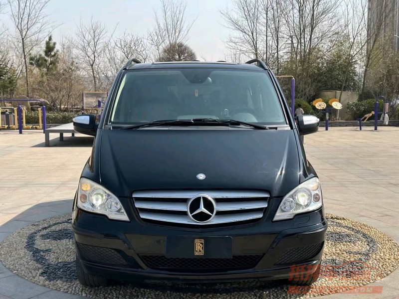 青岛14年奔驰唯雅诺1