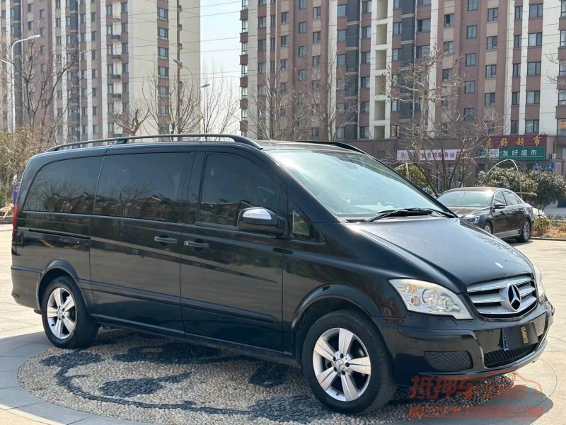 青岛14年奔驰唯雅诺3