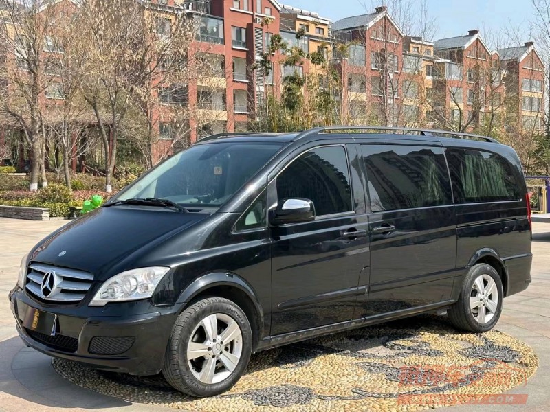 青岛14年奔驰唯雅诺2