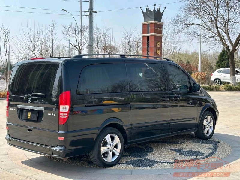 青岛14年奔驰唯雅诺4