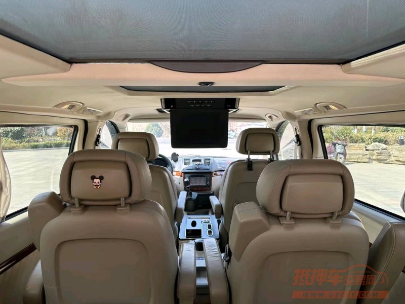 青岛14年奔驰唯雅诺7