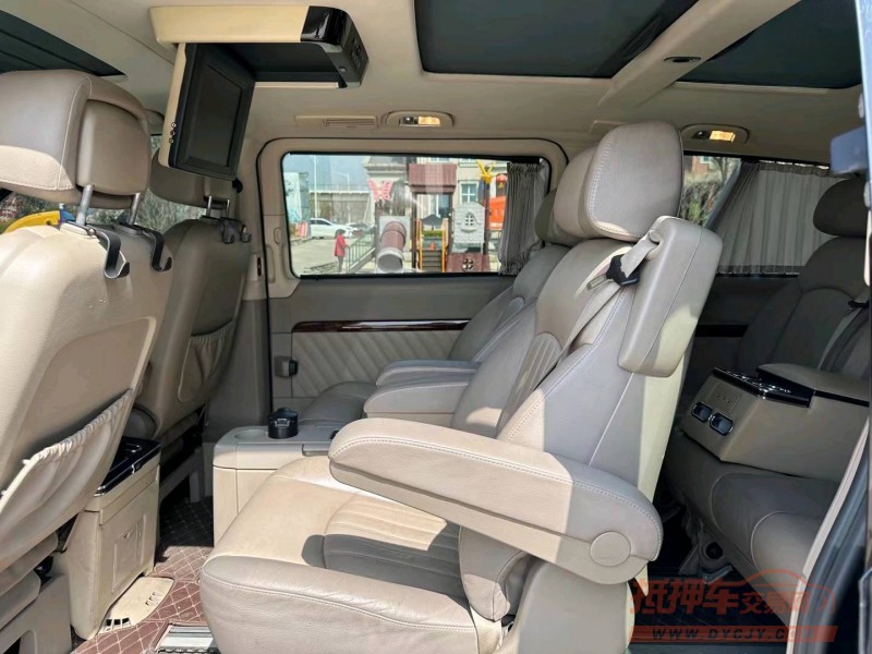 青岛14年奔驰唯雅诺9