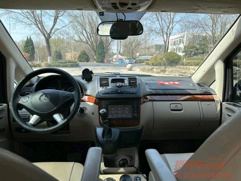 青岛14年奔驰唯雅诺8