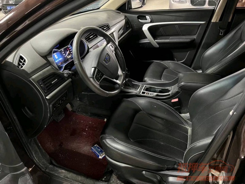 济宁17年吉利帝豪4