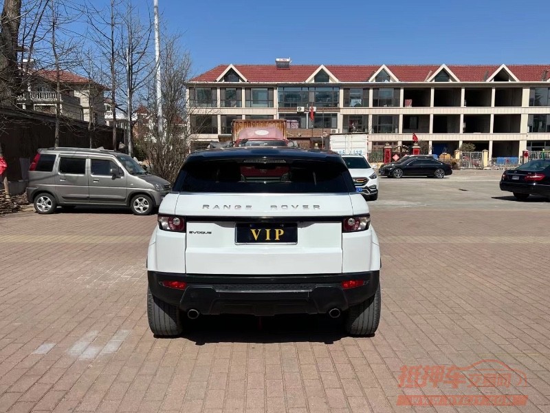 青岛12年路虎极光3