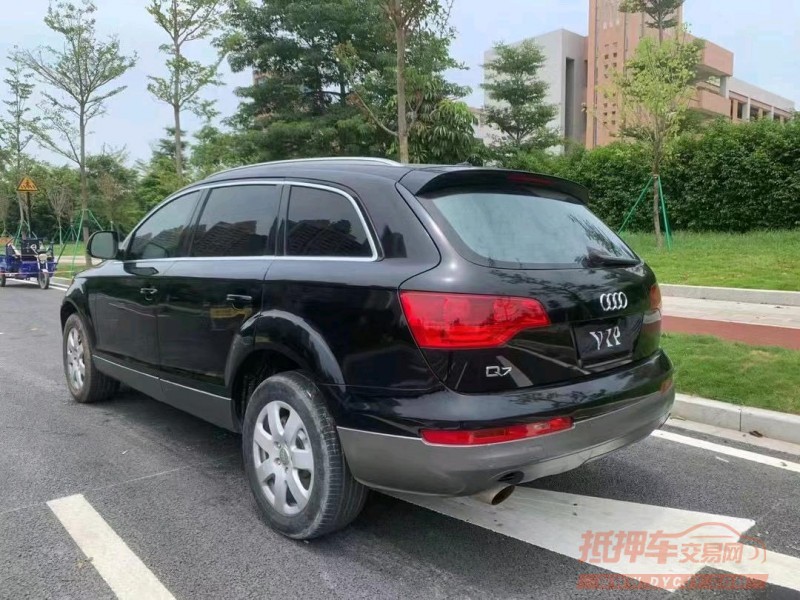 广州10年奥迪Q76