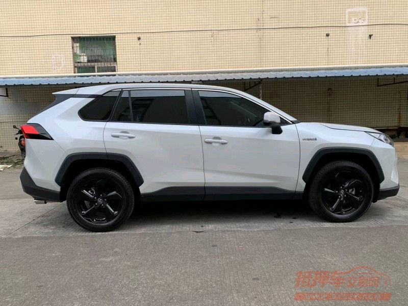 中山22年丰田RAV42