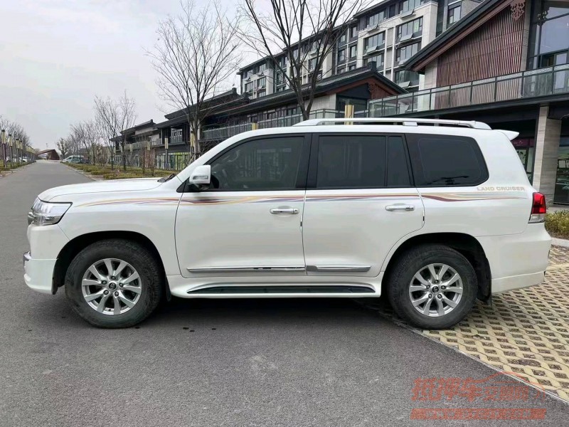 济宁20年丰田兰德酷路泽3