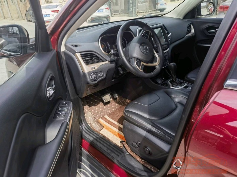 保定18年Jeep自由光8