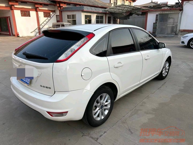 青岛13年福特福克斯5