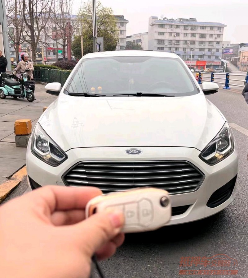 重庆17年福特福睿斯4