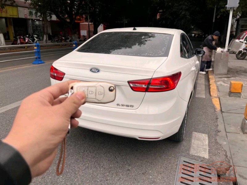 重庆17年福特福睿斯1