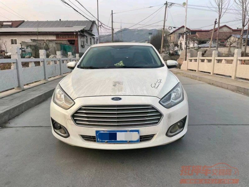 青岛16年福特福睿斯1