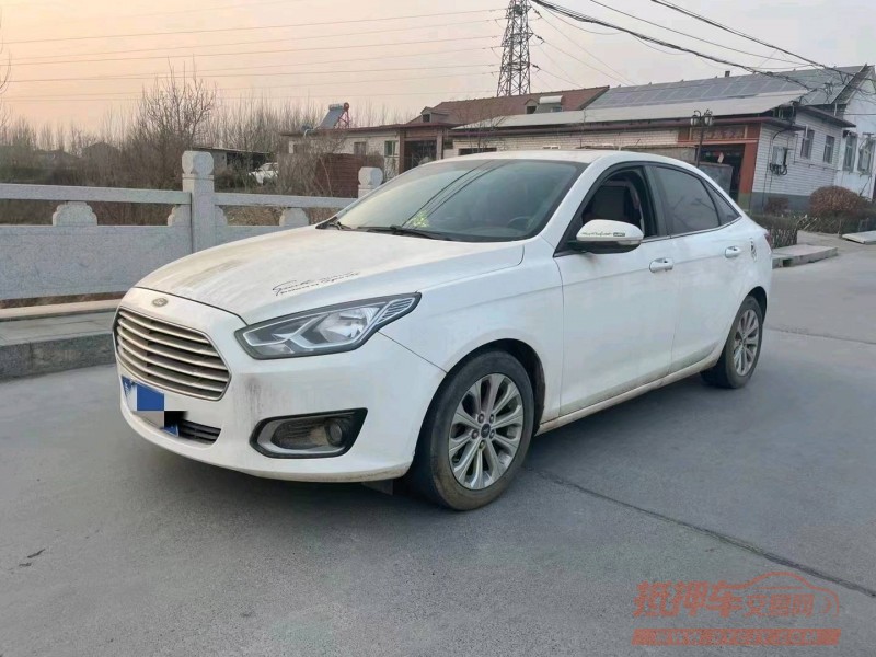 青岛16年福特福睿斯2