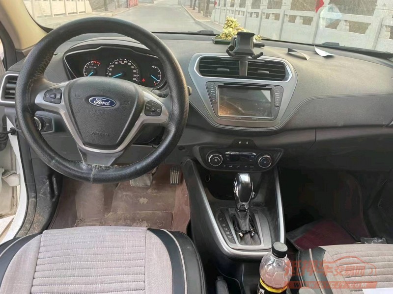 青岛16年福特福睿斯4